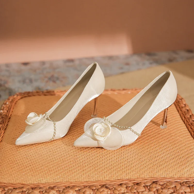 New Spring Autumn Women Flower Chain 7.5cm High Heels Footwear Elegant Thin Heels Pointed Toe Silk Party Lady Pumps Shoe Apricot
New Spring Autumn Women Flower Chain 7.5cm High Heels Footwear Elegant Thin Heels Pointed Toe Silk Party Lady Pumps Shoe Apricot