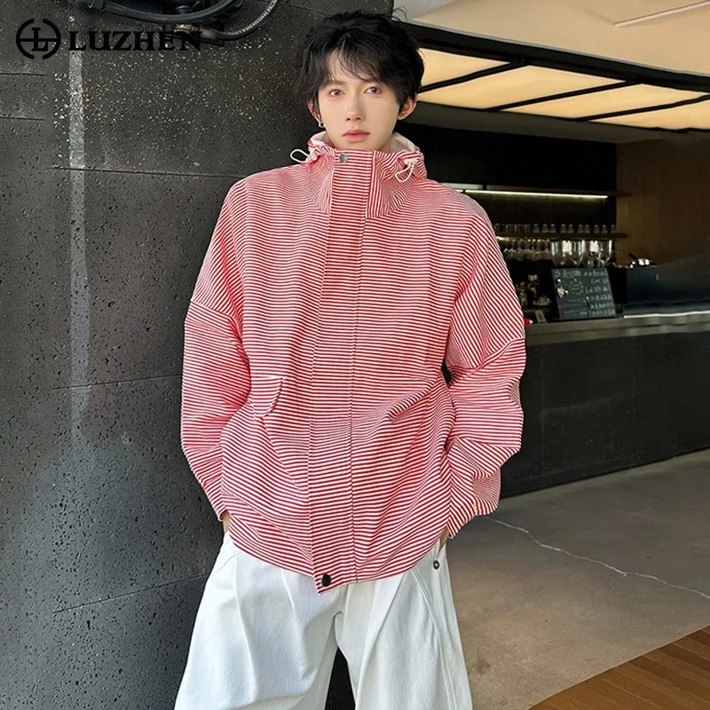 LUZHEN 2025 New Fashion Stripe Printed Loose Handsome Hooded Coat Men Original Simple Casual Jacket High Quality Clothes JY2209
LUZHEN 2025 New Fashion Stripe Printed Loose Handsome Hooded Coat Men Original Simple Casual Jacket High Quality Clothes JY2209
