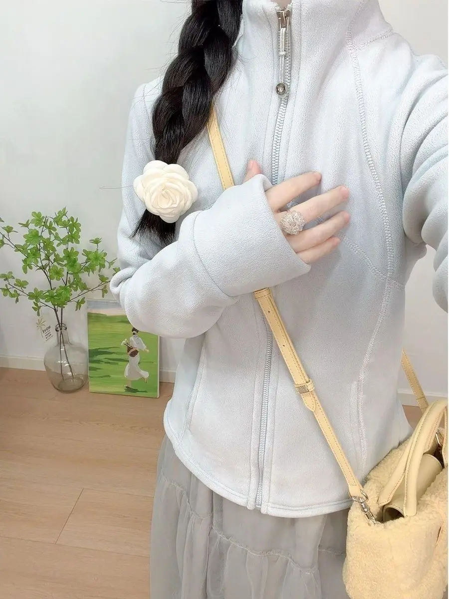 Women's Stand Collar Thickened Fleece Hoodie Cardigan Short Style Waist Shaping Yoga Warm Top Outerwear Autumn Winter Slim Fit
Women's Stand Collar Thickened Fleece Hoodie Cardigan Short Style Waist Shaping Yoga Warm Top Outerwear Autumn Winter Slim Fit