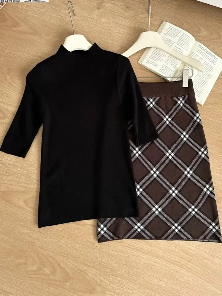 Сексуальный облегающий вязаный базовый слой с высоким воротником и прямой юбкой с высокой талией Faion Set для женщин на осень 
Сексуальный облегающий вязаный базовый слой с высоким воротником и прямой юбкой с высокой талией Faion Set для женщин на осень