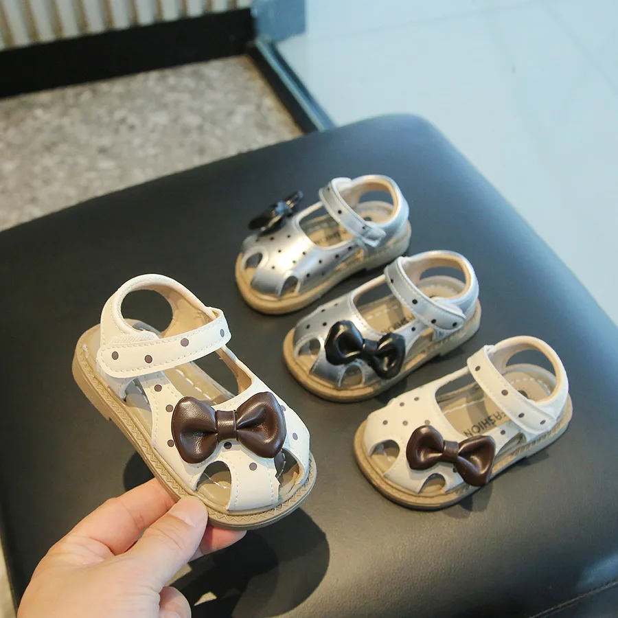 Baby Sandals Polka Dots Bows Sweet for Girls Walking Shoes Non-slip Soft Sole 2026 Summer New Toddler Kids Beach Shoes Size16-26
Baby Sandals Polka Dots Bows Sweet for Girls Walking Shoes Non-slip Soft Sole 2026 Summer New Toddler Kids Beach Shoes Size16-26