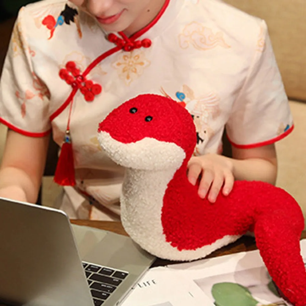 Happy New Year Snake Year Plush Toy PP Cotton Simulation Snake Year Mascot Toy Red Creative Snake Doll Plushies Birthday Gifts
Happy New Year Snake Year Plush Toy PP Cotton Simulation Snake Year Mascot Toy Red Creative Snake Doll Plushies Birthday Gifts