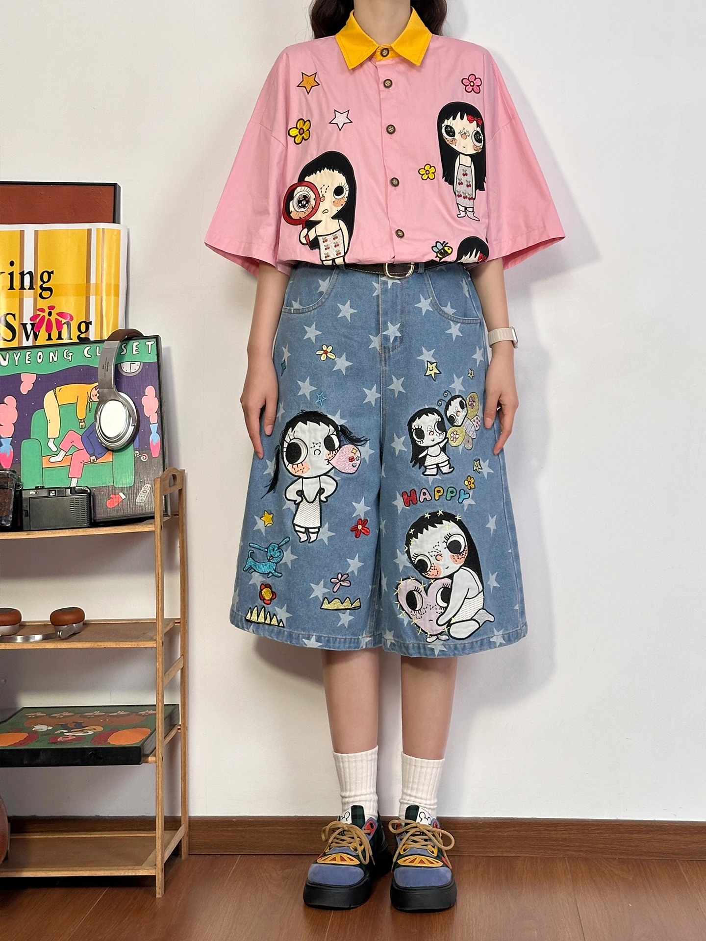 SOLDOUT Original Star Print Distressed Embroidery Doggie Denim Seven-Five Shorts Women Summer Straight Wide Leg Shorts
SOLDOUT Original Star Print Distressed Embroidery Doggie Denim Seven-Five Shorts Women Summer Straight Wide Leg Shorts