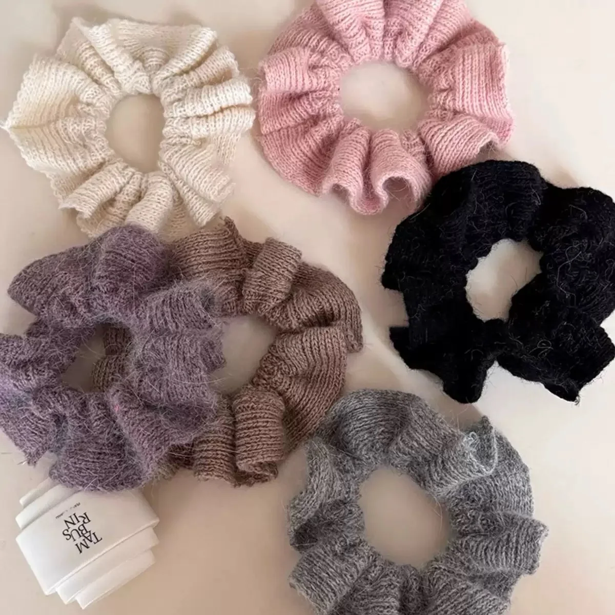 Сплошной цвет из мягкой шерсти с низким шариком для волос | Универсальные женские аксессуары для волос Sweet Temperament
Сплошной цвет из мягкой шерсти с низким шариком для волос | Универсальные женские аксессуары для волос Sweet Temperament