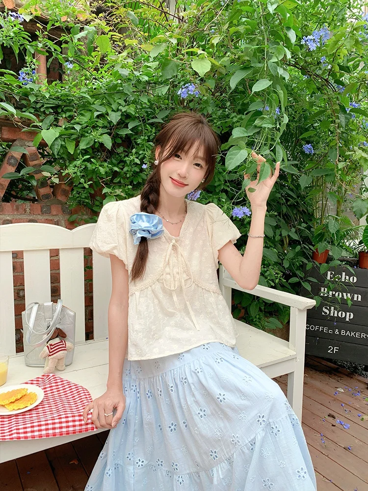 Yang Bubble Summer 2025 White Apricot Lace Trimmed Embroidered Chiffon Top Women's Slim Fit V-Ne ort Sve Faionable Top
Yang Bubble Summer 2025 White Apricot Lace Trimmed Embroidered Chiffon Top Women's Slim Fit V-Ne ort Sve Faionable Top