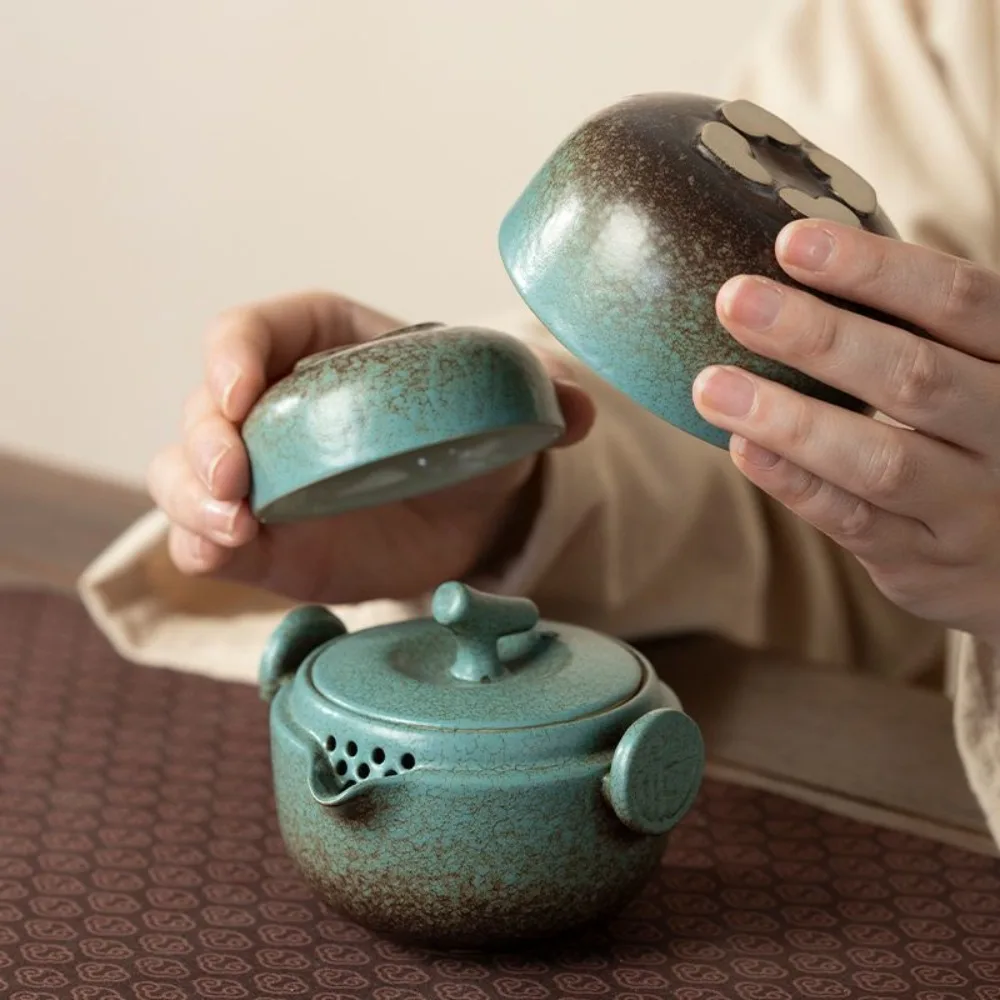Креативный набор чайников для чайной церемонии 2 в 1, керамический с сумкой для хранения, дорожный чайник, мини-китайский набор чайников для гостиной
Креативный набор чайников для чайной церемонии 2 в 1, керамический с сумкой для хранения, дорожный чайник, мини-китайский набор чайников для гостиной