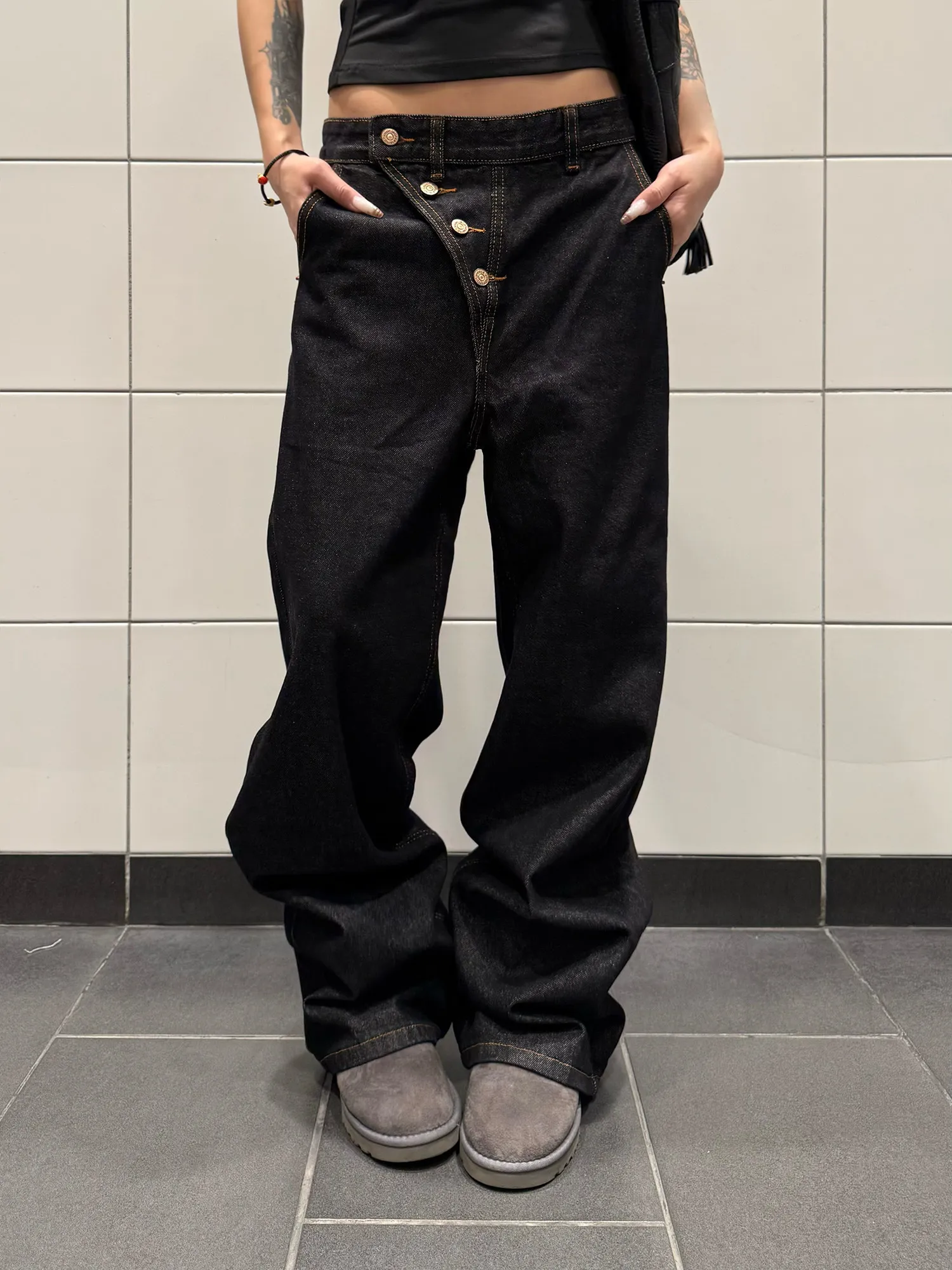 American High Street Retro Slant Lapel Single Button Design Wide Leg Jeans Loose Casual Versatile Long Trousers Unisex
American High Street Retro Slant Lapel Single Button Design Wide Leg Jeans Loose Casual Versatile Long Trousers Unisex