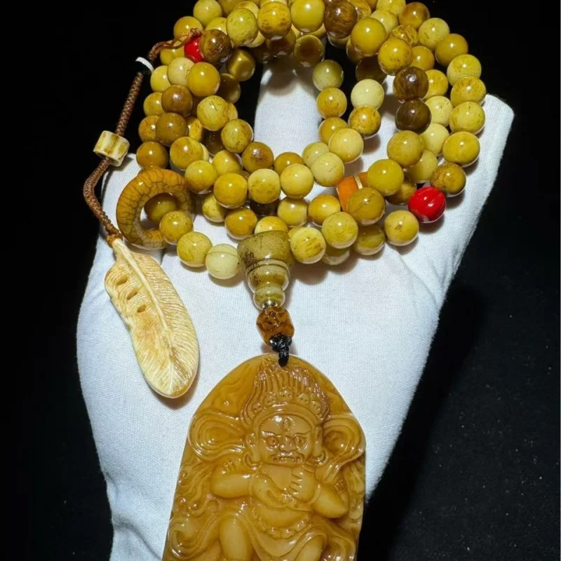 Natural color chain with bone pendant, a necklace that feels like jade, a hand-held cultural item
Natural color chain with bone pendant, a necklace that feels like jade, a hand-held cultural item