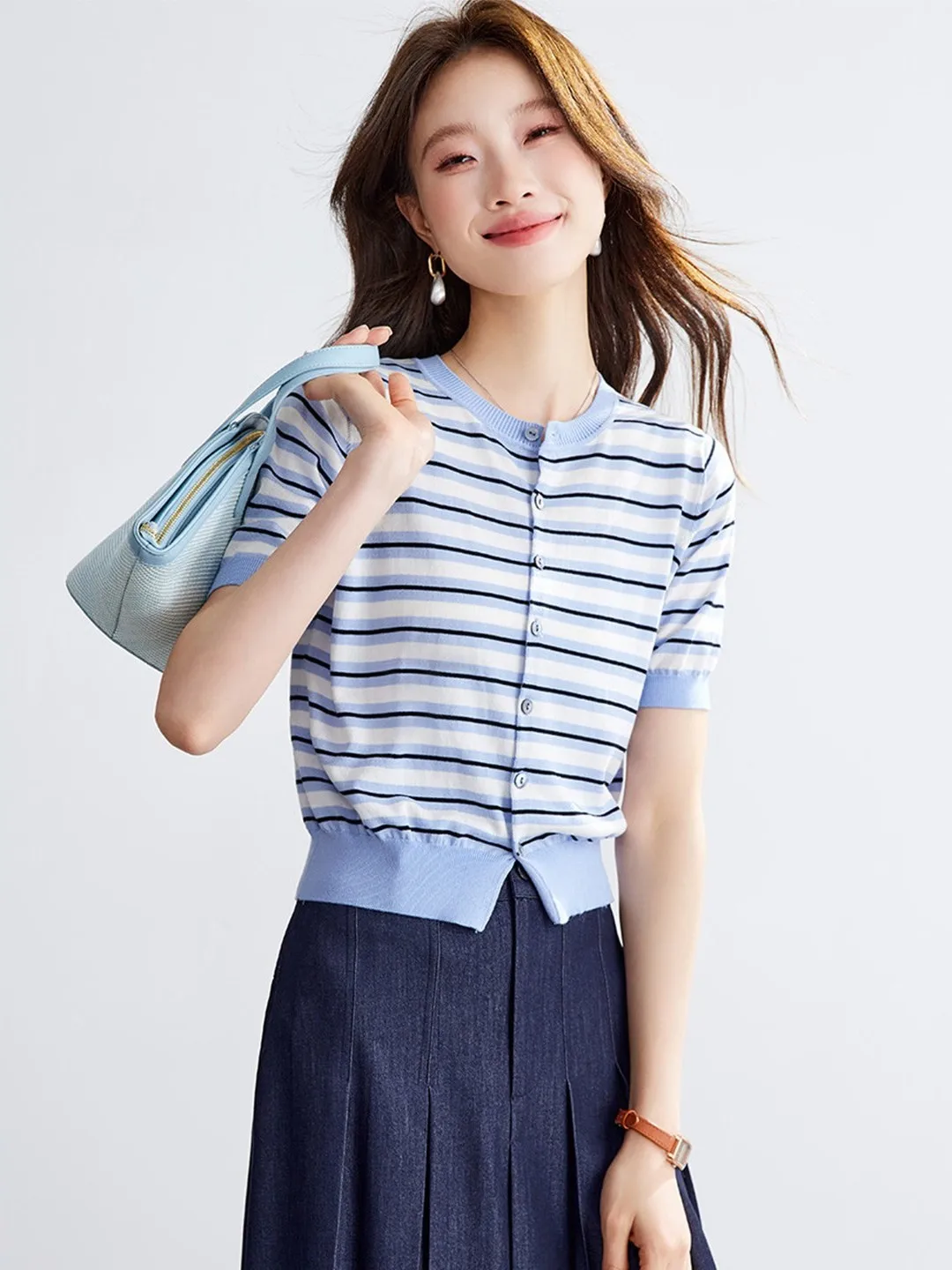 Summer New Style Women's Short Sleeve Knitted Open Cardigan Thin Outerwear Top Korean Style Commute Fashion Regular Fit
Summer New Style Women's Short Sleeve Knitted Open Cardigan Thin Outerwear Top Korean Style Commute Fashion Regular Fit
