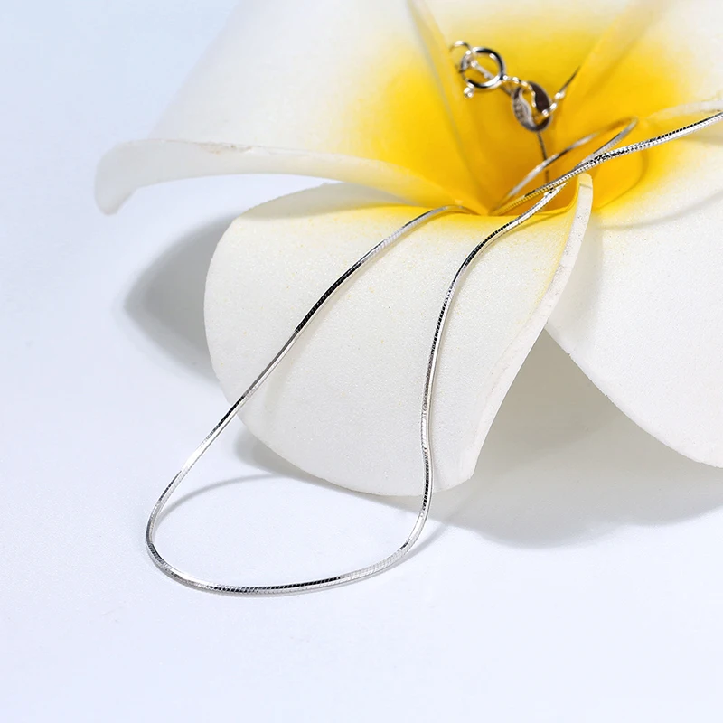 KISS MANDY 40-50cm 925 Sterling Silver 0.8MM Solid Side Snake Chain Necklace For Men Women Simple Fashion Jewelry Wholesale SC19
KISS MANDY 40-50cm 925 Sterling Silver 0.8MM Solid Side Snake Chain Necklace For Men Women Simple Fashion Jewelry Wholesale SC19