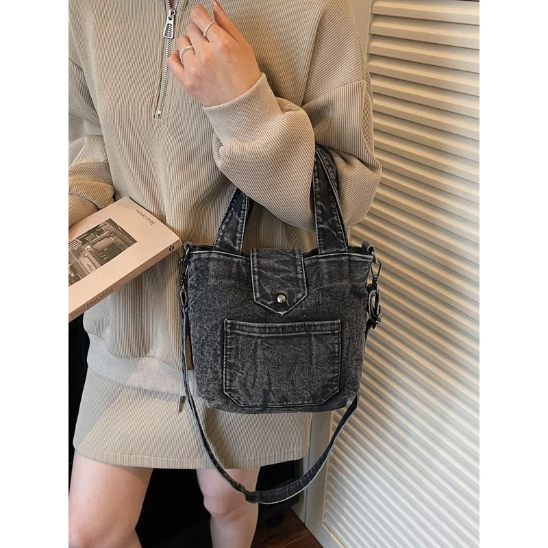 Denim vintage handbag for women2026New casual niche bucket bag for daily commuting and phone carrying
Denim vintage handbag for women2026New casual niche bucket bag for daily commuting and phone carrying
