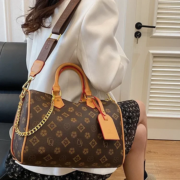 2025 Arrival Monogram Pillow Boston Bag Women's Luxury Large Capacity Crossbody Tote Handbag Designer Travel Purse for Womengg
2025 Arrival Monogram Pillow Boston Bag Women's Luxury Large Capacity Crossbody Tote Handbag Designer Travel Purse for Womengg