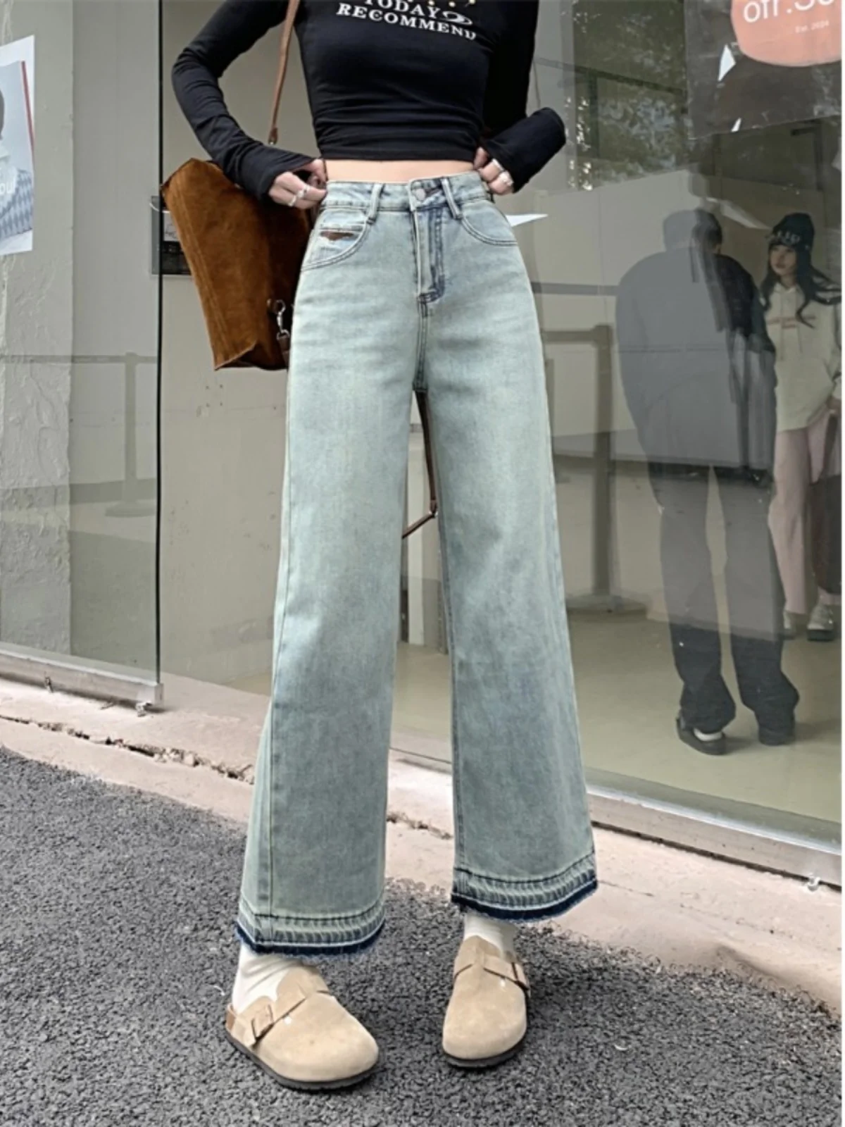 Light Wash Denim High Waist Loose Straight Leg Women's Spring 2026 New Style Retro Design Wide Leg Pants with Frayed Hem
Light Wash Denim High Waist Loose Straight Leg Women's Spring 2026 New Style Retro Design Wide Leg Pants with Frayed Hem