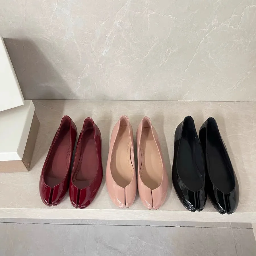 Retro Flat Toe Split-toe Shoes for Women with Pig's Hooves, Shallow Mouth, One-foot Inward-increasing Ballet Single Shoes
Retro Flat Toe Split-toe Shoes for Women with Pig's Hooves, Shallow Mouth, One-foot Inward-increasing Ballet Single Shoes