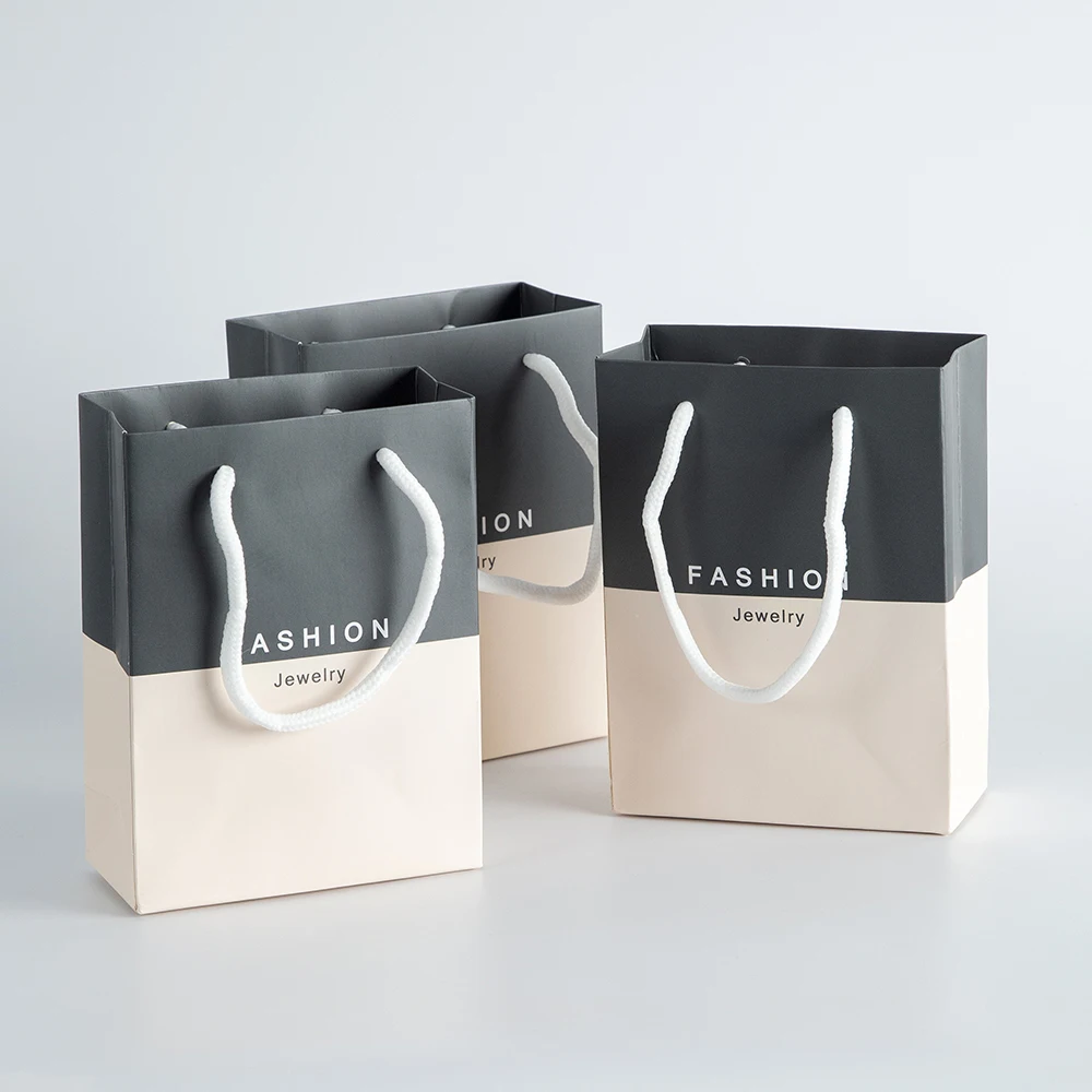 Luxury Bulk Environment Friendly Kraft Gift Bag for Pajamas Clothes Shoes Packaging Birthday Wedding Xmas Paper Handle Tote Bag
Luxury Bulk Environment Friendly Kraft Gift Bag for Pajamas Clothes Shoes Packaging Birthday Wedding Xmas Paper Handle Tote Bag