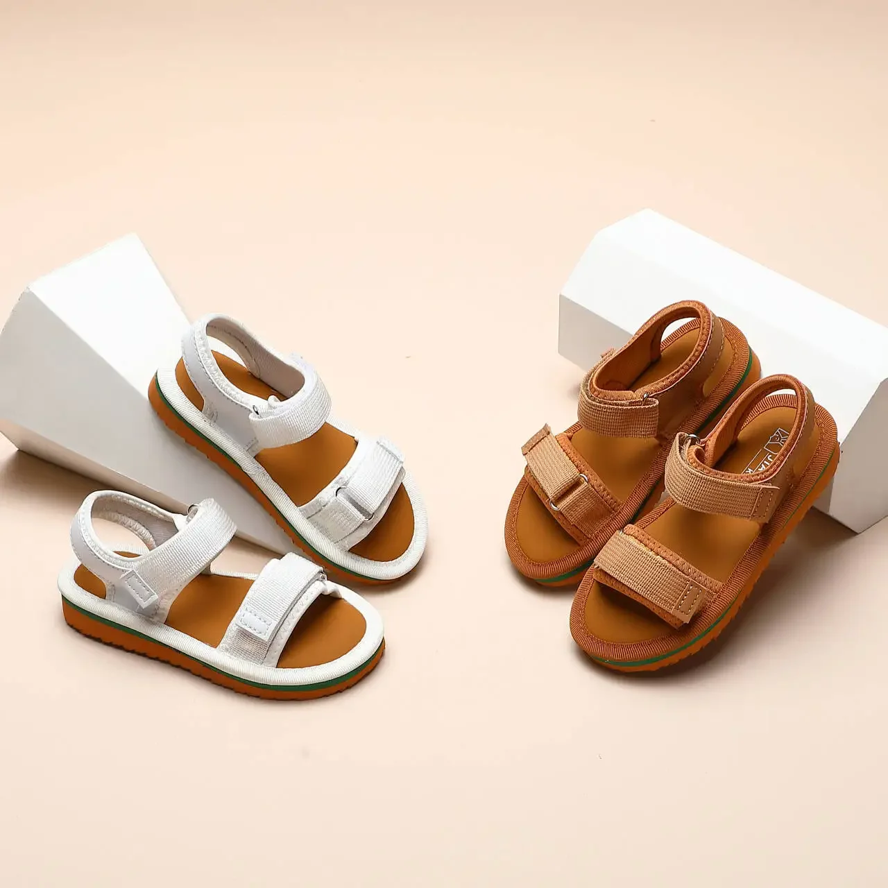 2024 Summer Children Beach Shoes for Girls&Boys Lightweight Comfortable Anti Slip Casual Sandals Open Toe One Word Strap Sandals 
2024 Summer Children Beach Shoes for Girls&Boys Lightweight Comfortable Anti Slip Casual Sandals Open Toe One Word Strap Sandals