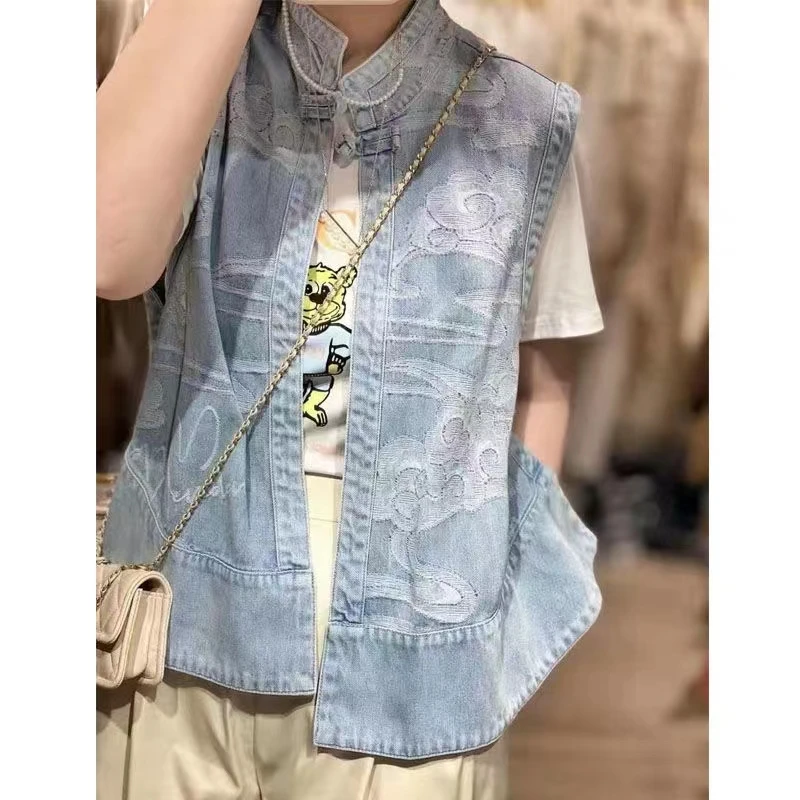 New Chinese Sle Women's Jaet Cloud Pattern Embroidery Denim Vest Loose Fit Retro Layering Button up Cotton Outerwear
New Chinese Sle Women's Jaet Cloud Pattern Embroidery Denim Vest Loose Fit Retro Layering Button up Cotton Outerwear