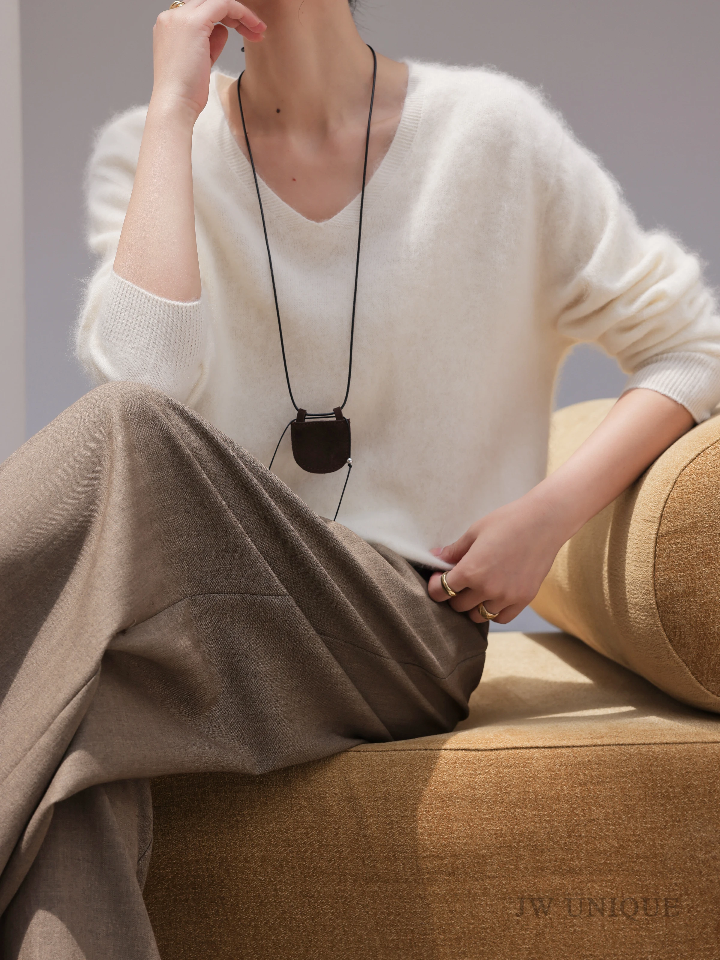 White cashmere knitted sweater women napping autumn and winter new loose pullover top
White cashmere knitted sweater women napping autumn and winter new loose pullover top