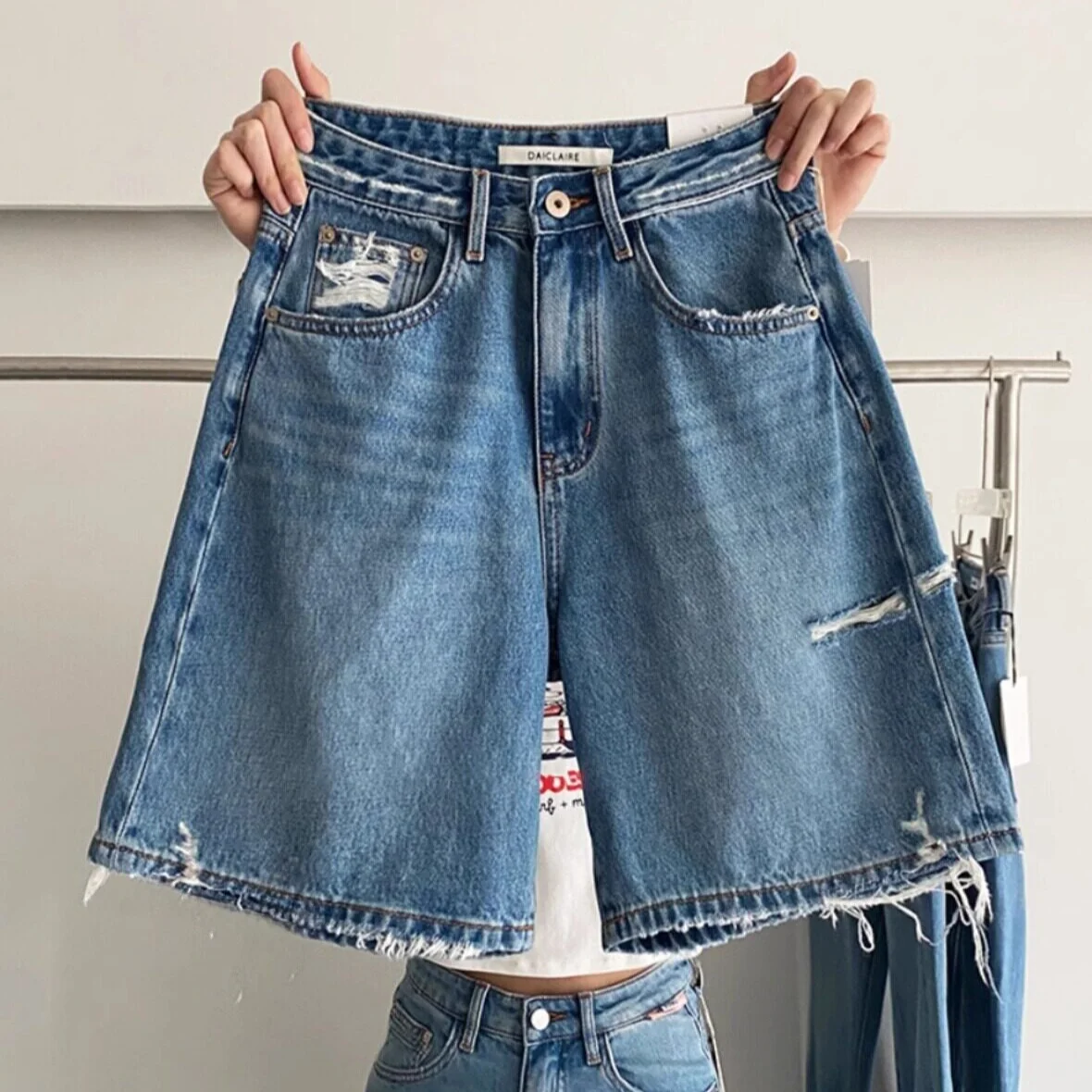 High Waist Loose Fit Skinny Denim Shorts Women's Summer Thin Retro Washed Straight Leg Five-Quarter Length Pants
High Waist Loose Fit Skinny Denim Shorts Women's Summer Thin Retro Washed Straight Leg Five-Quarter Length Pants