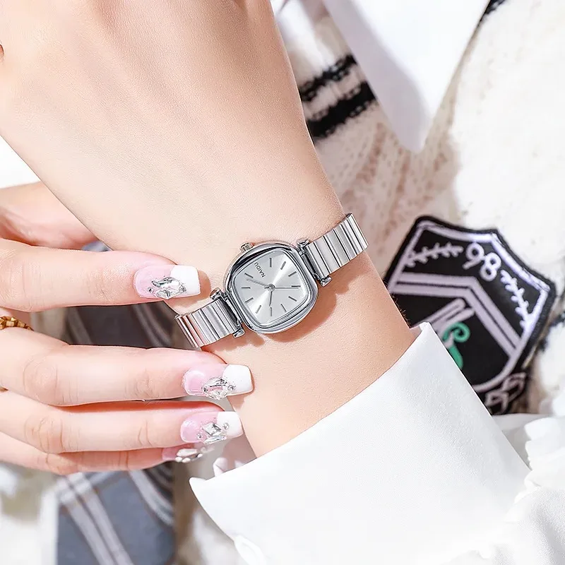 Fashion Brand Small Square Ladies Watches Stainless Steel Strap Quartz Wristwatches for Woman Luxury Gift Clock Relogio Feminino
Fashion Brand Small Square Ladies Watches Stainless Steel Strap Quartz Wristwatches for Woman Luxury Gift Clock Relogio Feminino