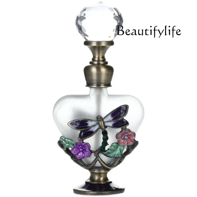 Small and exquisite pastoral court version European 5ML heart-shaped glass sub-bottling bottle cosmetic water dropper bottle
Small and exquisite pastoral court version European 5ML heart-shaped glass sub-bottling bottle cosmetic water dropper bottle