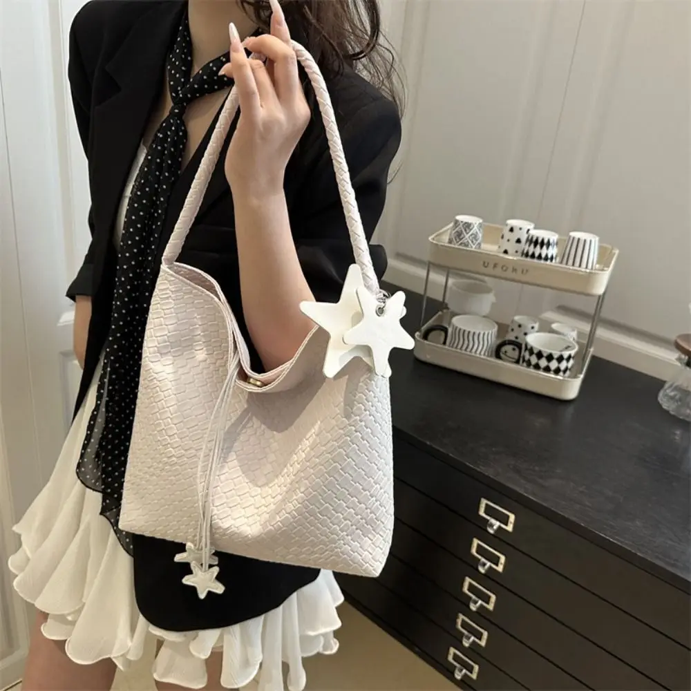 Simple Star Pendant Weave Tote Bag Bucket Bag Large Capacity Pu Handbag Underarm Bag Korean Silver Shoulder Bag Travel
Simple Star Pendant Weave Tote Bag Bucket Bag Large Capacity Pu Handbag Underarm Bag Korean Silver Shoulder Bag Travel