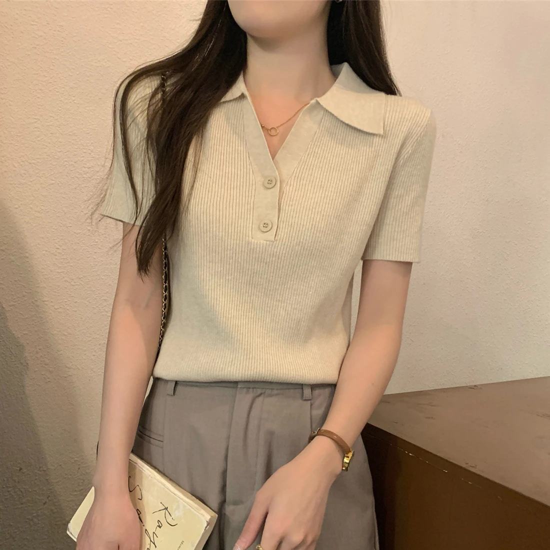 Summer New Collar Pure Desire Button High Design Sensation Elegant Short Sleeve Color Knitted Top Women T Shirt
Summer New Collar Pure Desire Button High Design Sensation Elegant Short Sleeve Color Knitted Top Women T Shirt