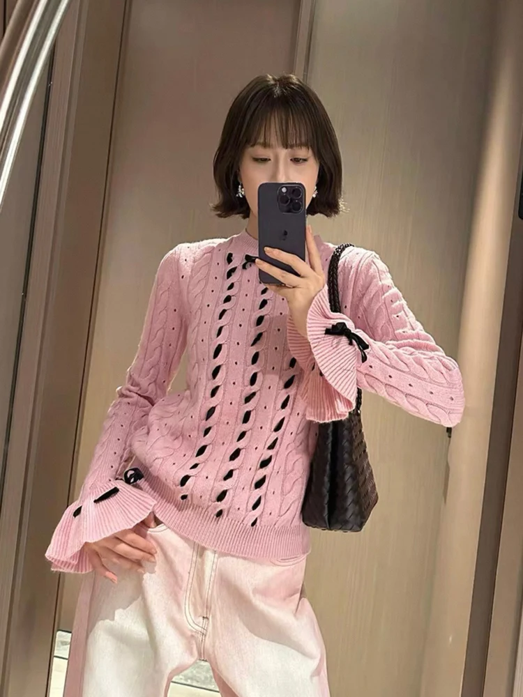VIBE Fashionable Korean Style Long Sleeve Knitted Sweater Women's Top Hollow out Knot Design Autumn Winter New Arrival
VIBE Fashionable Korean Style Long Sleeve Knitted Sweater Women's Top Hollow out Knot Design Autumn Winter New Arrival