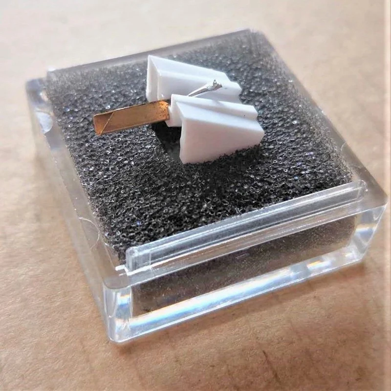 1 PCS Gramophone Turntable Diamond Stylus Replacement Parts White For Tenorel N2001 D Pionee PL12D Goldring D100 110
1 PCS Gramophone Turntable Diamond Stylus Replacement Parts White For Tenorel N2001 D Pionee PL12D Goldring D100 110