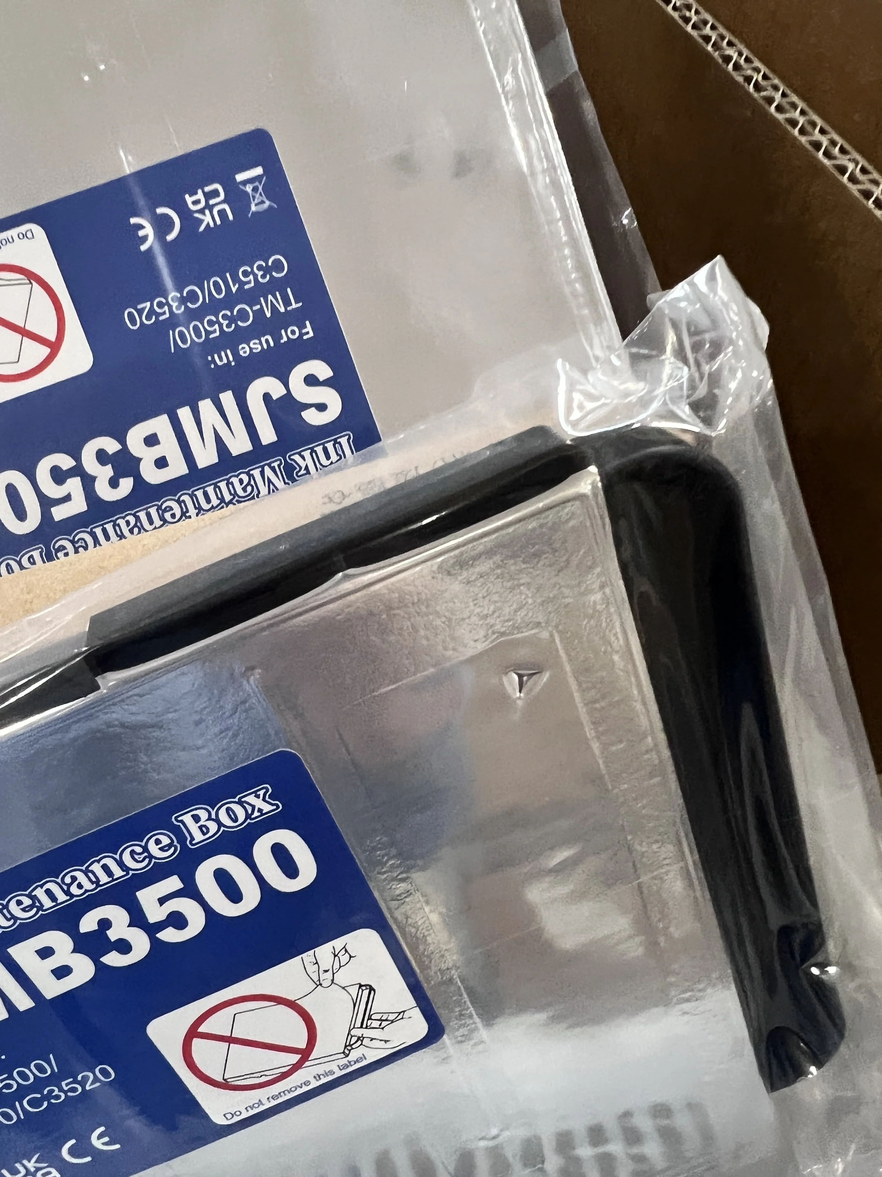 1X SJMB3500 C33S020580 Коробка для обслуживания EPSON ColorWorks C3500 C3510 C3520 
1X SJMB3500 C33S020580 Коробка для обслуживания EPSON ColorWorks C3500 C3510 C3520