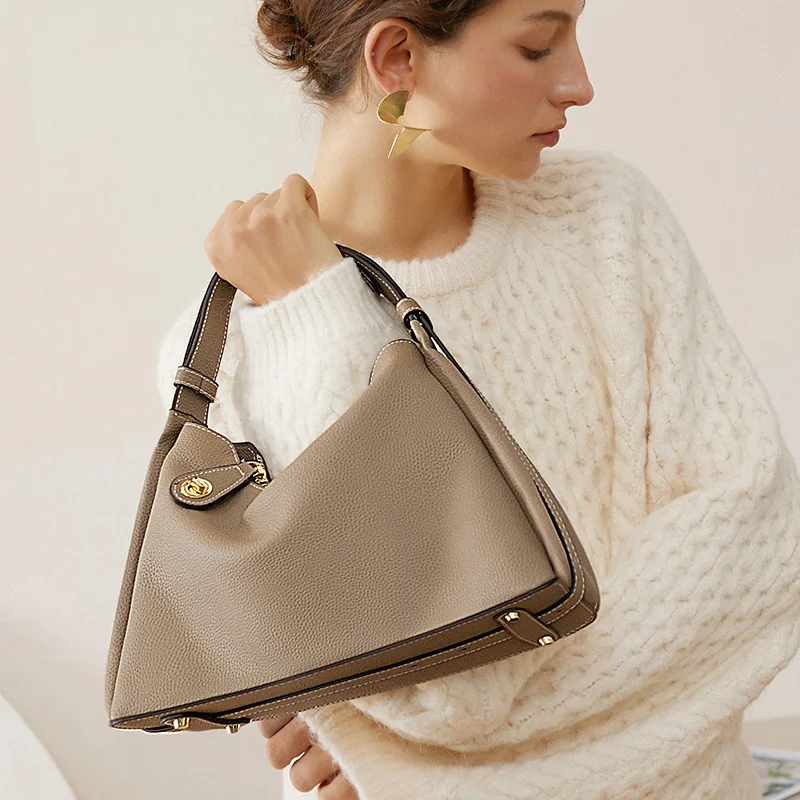 New Women's Genuine Leather Shoulder and Crossbody Bag Fashion and Vintage Underarm Bag
New Women's Genuine Leather Shoulder and Crossbody Bag Fashion and Vintage Underarm Bag
