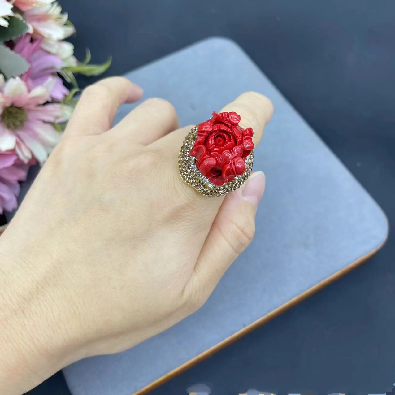 Киноварь пион цветок комплект ювелирных изделий для женщин кулон в виде ракушки ожерелье серьги кольца браслет очаровательные модные аксессуары для вечеринки
Киноварь пион цветок комплект ювелирных изделий для женщин кулон в виде ракушки ожерелье серьги кольца браслет очаровательные модные аксессуары для вечеринки