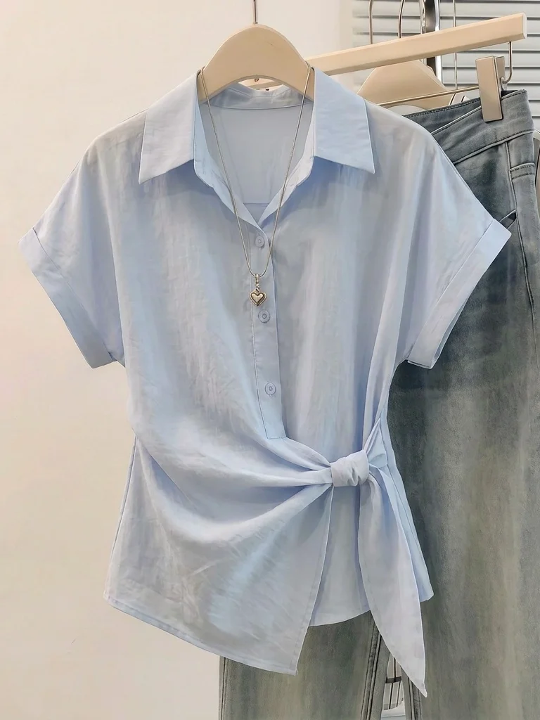 Light Blue V-Neck Short Sleeve Shirt Women's plus Size Summer New Style Big Code Fat MM Tie Waist Top Korean Style Commute
Light Blue V-Neck Short Sleeve Shirt Women's plus Size Summer New Style Big Code Fat MM Tie Waist Top Korean Style Commute