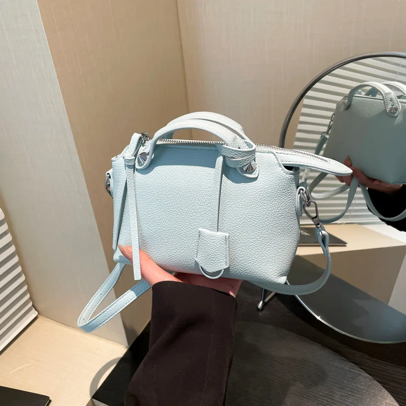2025 Spring Korean Style Commuter Bag Cute Top Handle Purse for Women, Fashionable Shoulder Tote Crossbody Bag Minimalist
2025 Spring Korean Style Commuter Bag Cute Top Handle Purse for Women, Fashionable Shoulder Tote Crossbody Bag Minimalist