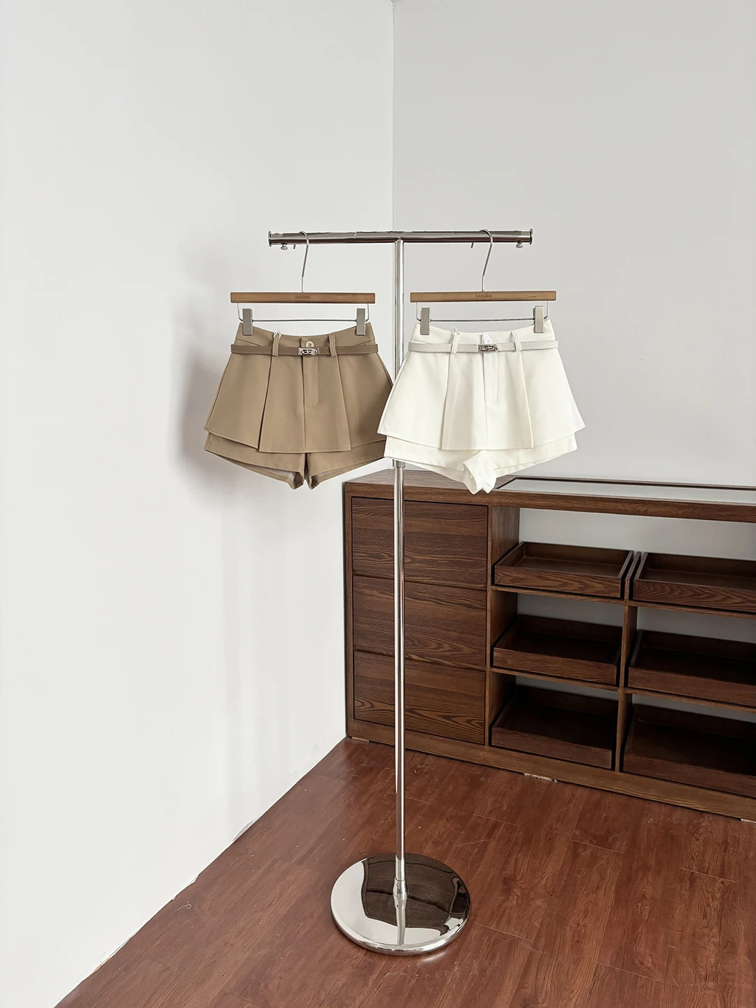 2026 Summer New Korean Design Sense Half-length Pants Women's High-waist Slimming Commuter Wide-leg Pants with Belt
2026 Summer New Korean Design Sense Half-length Pants Women's High-waist Slimming Commuter Wide-leg Pants with Belt