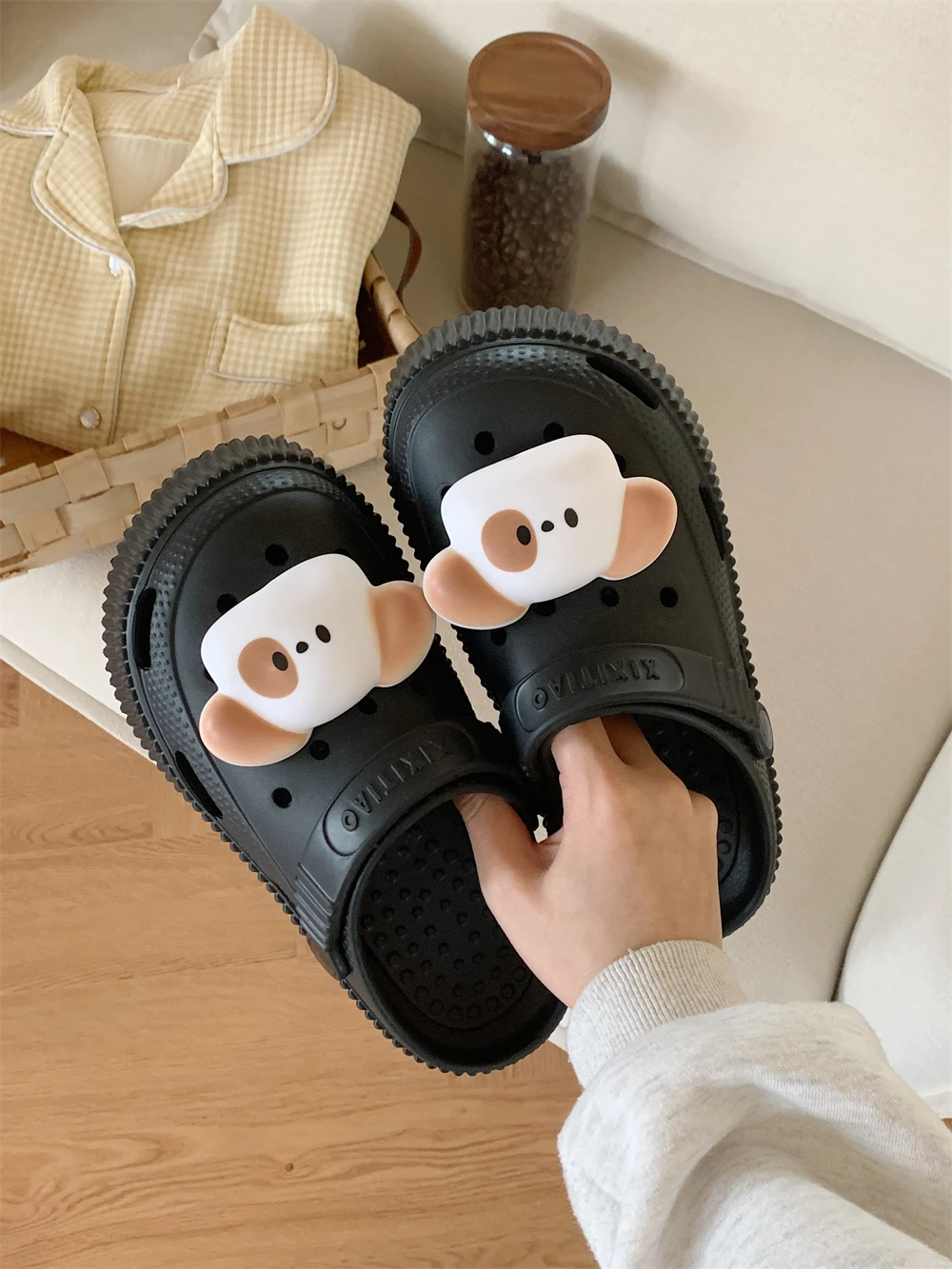 Detachable Thick Bottom EVA Slip-On Sandals Women's Summer Cute Dog Hole Hole Shoes Fashionable Korean Style Flat Heel
Detachable Thick Bottom EVA Slip-On Sandals Women's Summer Cute Dog Hole Hole Shoes Fashionable Korean Style Flat Heel