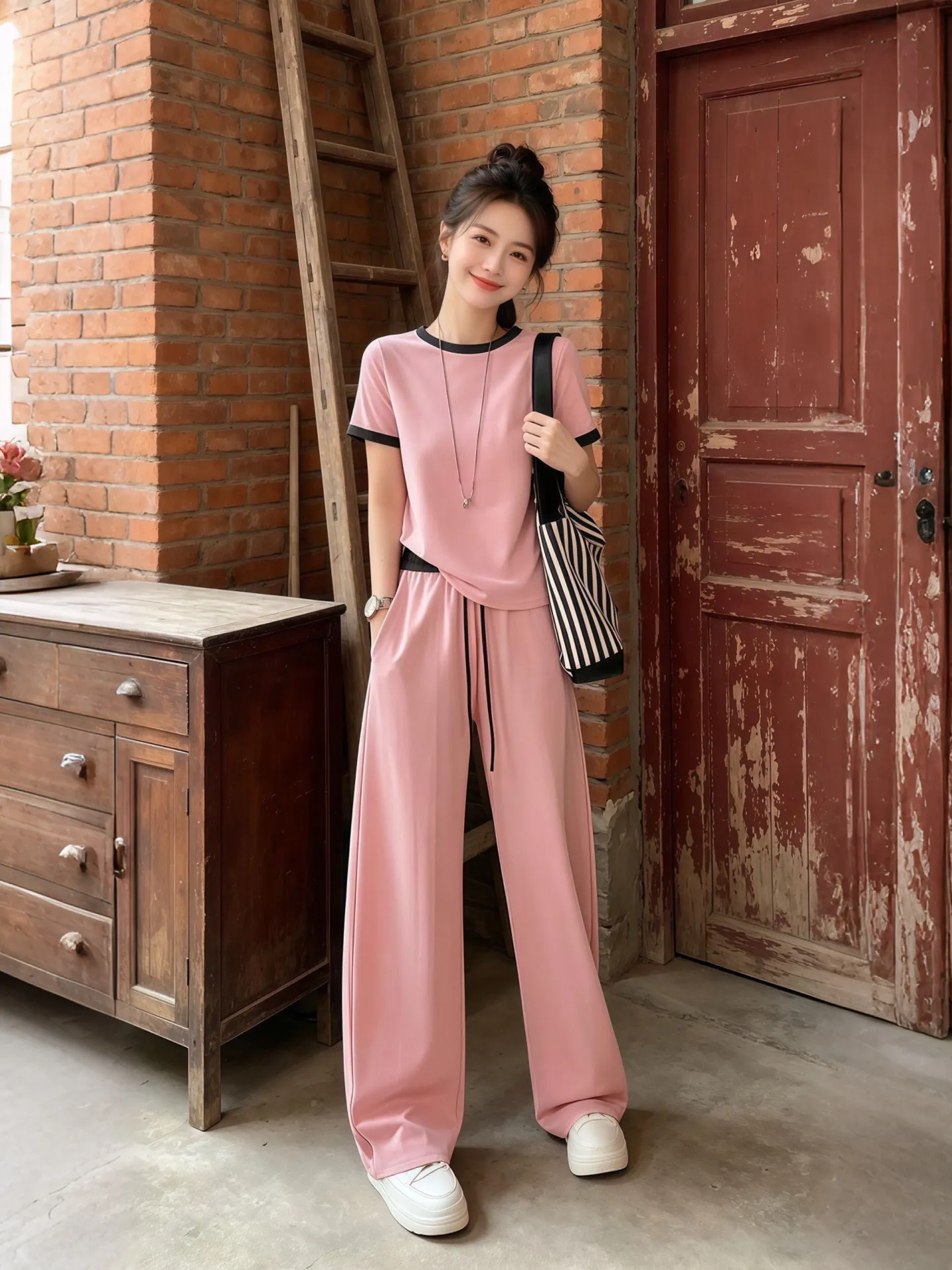 Korean Style round Neck Short Sleeve T-Shirt High Waist Wide Leg Pants Casual Set Breathable Lightweight Summer Outfit
Korean Style round Neck Short Sleeve T-Shirt High Waist Wide Leg Pants Casual Set Breathable Lightweight Summer Outfit