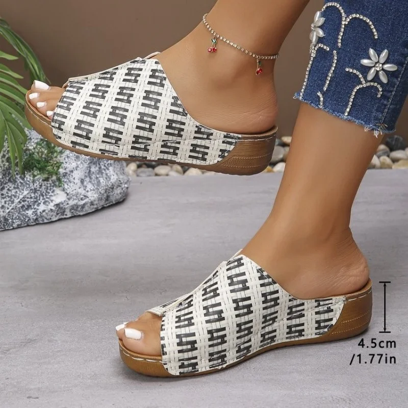 Spring and summer new cool slippers for women to wear on the outside, comfortable thick-soled slope-heeled simple half-slippers
Spring and summer new cool slippers for women to wear on the outside, comfortable thick-soled slope-heeled simple half-slippers