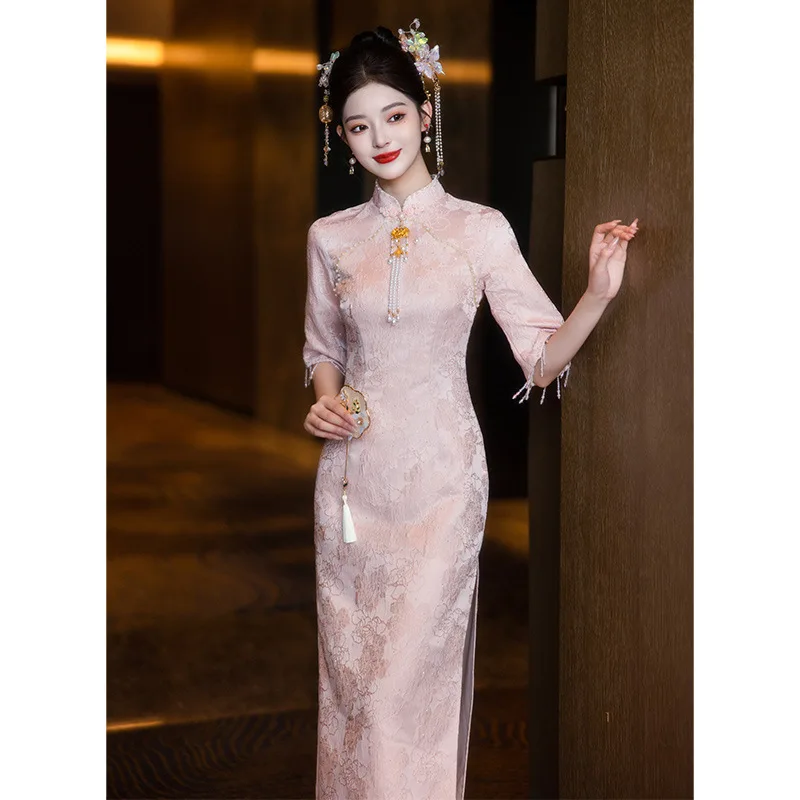 Новое китайское розовое платье Cheongsam, улучшенное обручальное платье, повседневный стиль, тост, свадебный вечер
Новое китайское розовое платье Cheongsam, улучшенное обручальное платье, повседневный стиль, тост, свадебный вечер