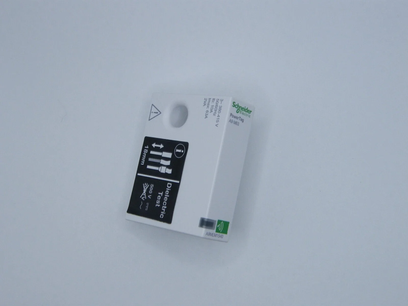 A9MEM1540 energy sensor, PowerTag Monoconnect 63A 3P top and bottom position
A9MEM1540 energy sensor, PowerTag Monoconnect 63A 3P top and bottom position