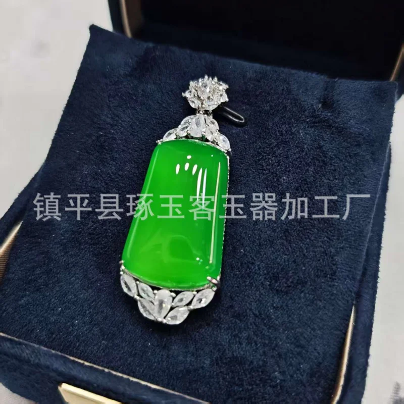 Natural ice-grade Brazilian "Peace Serenity" pendant, silver-plated and inlaid with bright green chalcedony
Natural ice-grade Brazilian "Peace Serenity" pendant, silver-plated and inlaid with bright green chalcedony
