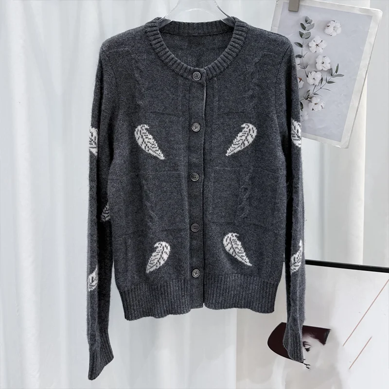 High-quality women's symmetrical feather pattern vintage round-neck knitted sweater popular cardigan 2592566
High-quality women's symmetrical feather pattern vintage round-neck knitted sweater popular cardigan 2592566
