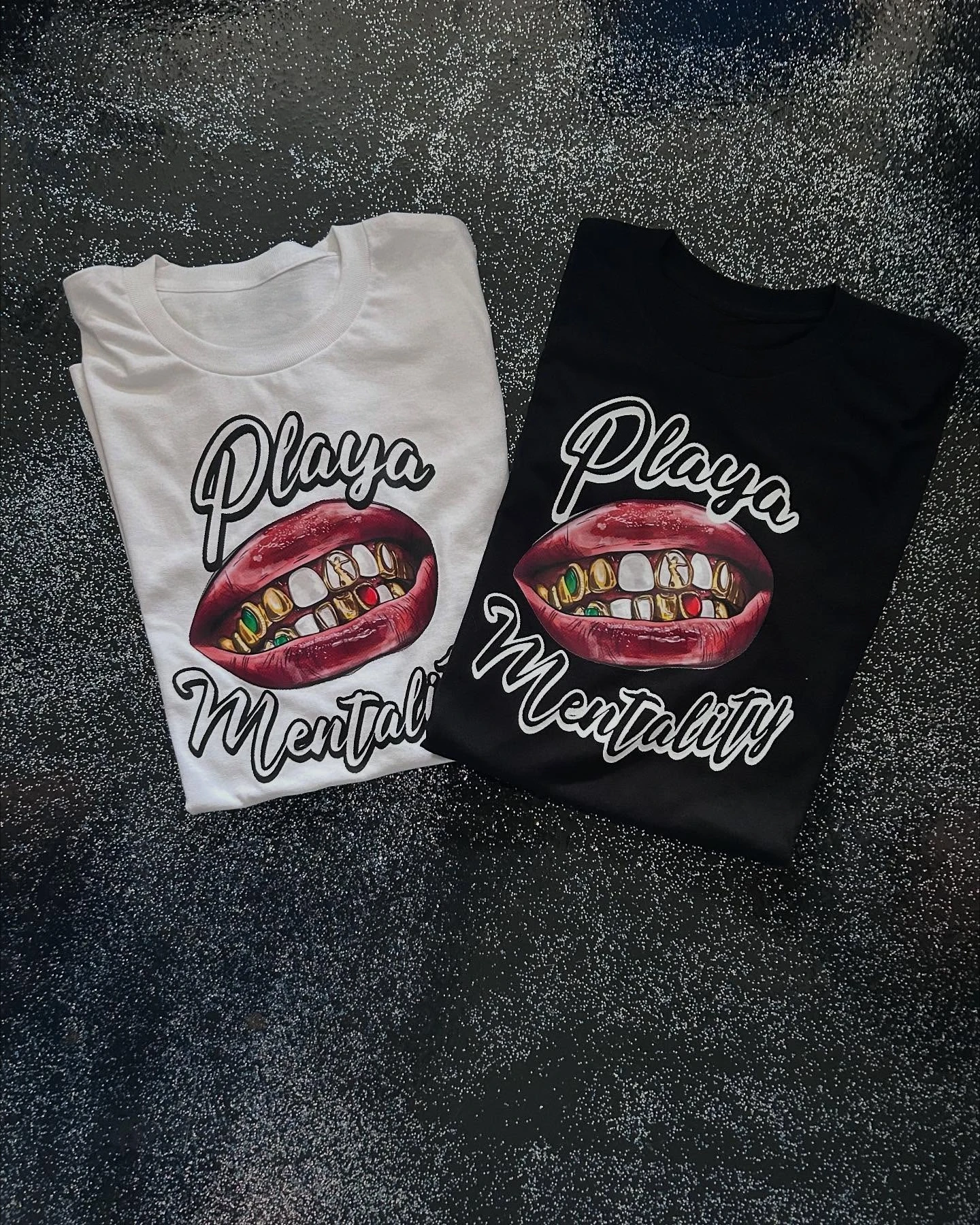 Lips Gold Teeth Grillz Letter Graphic T Shirt Men Unisex Cotton Short Sleeve Hip Hop Y2K Oversized Casual Streetwear Basic Tee
Lips Gold Teeth Grillz Letter Graphic T Shirt Men Unisex Cotton Short Sleeve Hip Hop Y2K Oversized Casual Streetwear Basic Tee