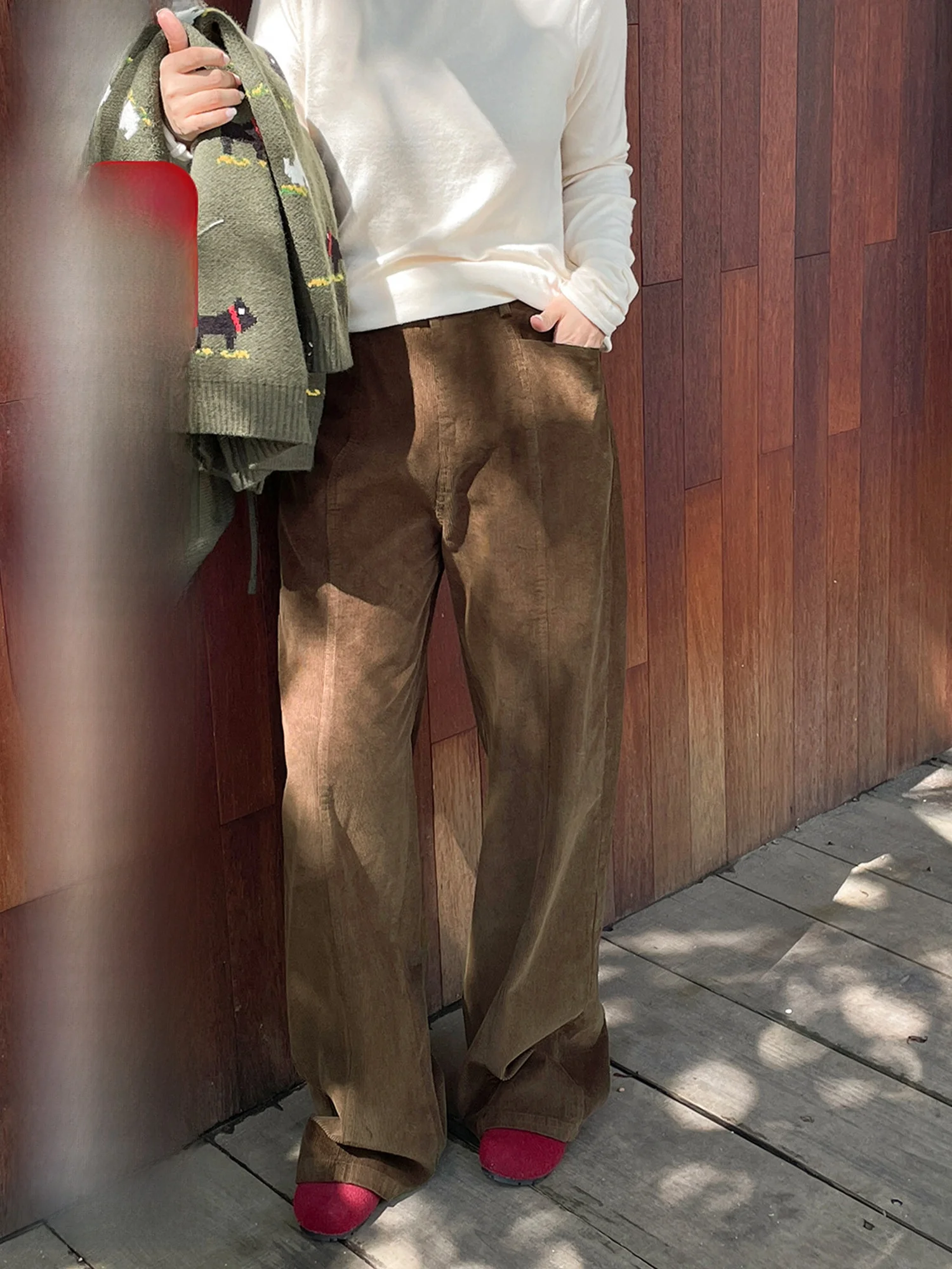 Loose Fit American Style Corduroy Straight Leg Pants for Women High Waist Casual Trousers Autumn Winter plus Size Slimming
Loose Fit American Style Corduroy Straight Leg Pants for Women High Waist Casual Trousers Autumn Winter plus Size Slimming