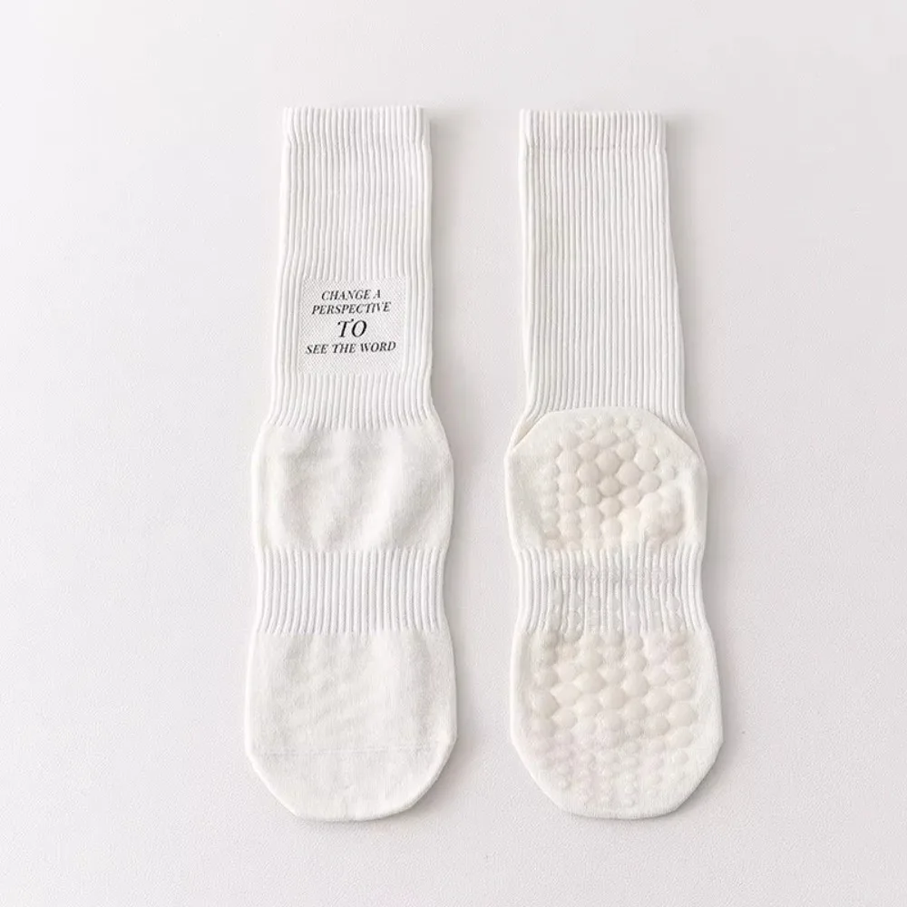 Casual Anti Slip Yoga Socks Soft Letter Printed Women Mid Tube Socks Professional Special Sports Socks Exercise Fitness
Casual Anti Slip Yoga Socks Soft Letter Printed Women Mid Tube Socks Professional Special Sports Socks Exercise Fitness