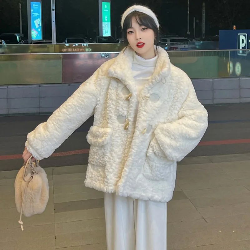 Утолщенное пальто из овечьей шерсти средней длины для девочек, осенне-зимняя верхняя одежда с воротником-стойкой и роговицами, универсальная и стильная
Утолщенное пальто из овечьей шерсти средней длины для девочек, осенне-зимняя верхняя одежда с воротником-стойкой и роговицами, универсальная и стильная