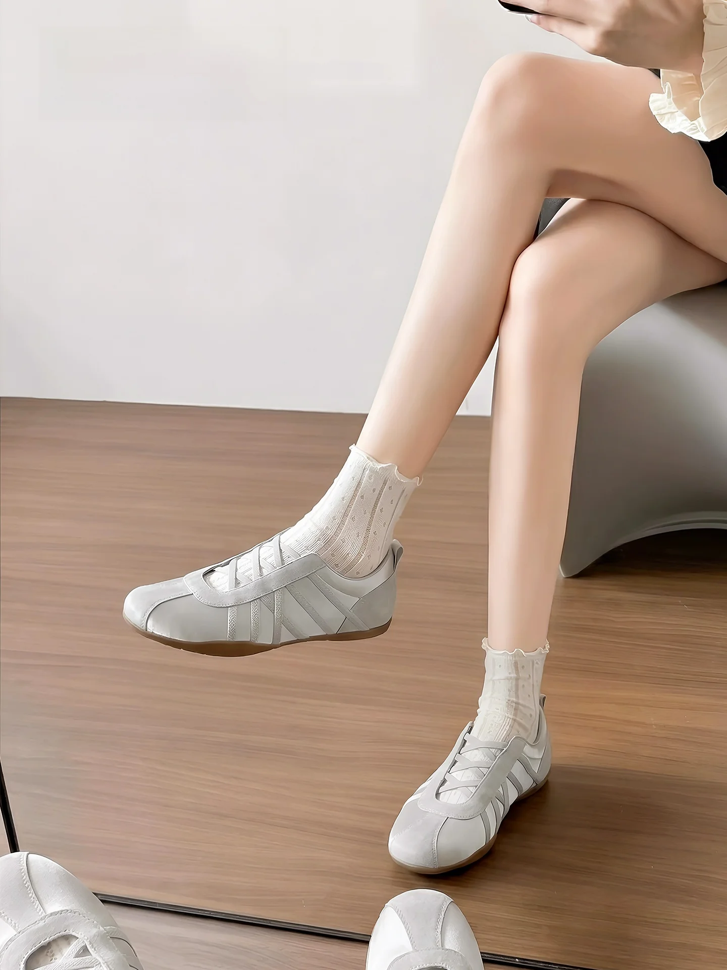 Women's Mary Jane Flat Shoes Summer 2026 New Style Silver Ballet Breathable Slip-On Single Shoes Fashionable Casual Cross Strap
Women's Mary Jane Flat Shoes Summer 2026 New Style Silver Ballet Breathable Slip-On Single Shoes Fashionable Casual Cross Strap