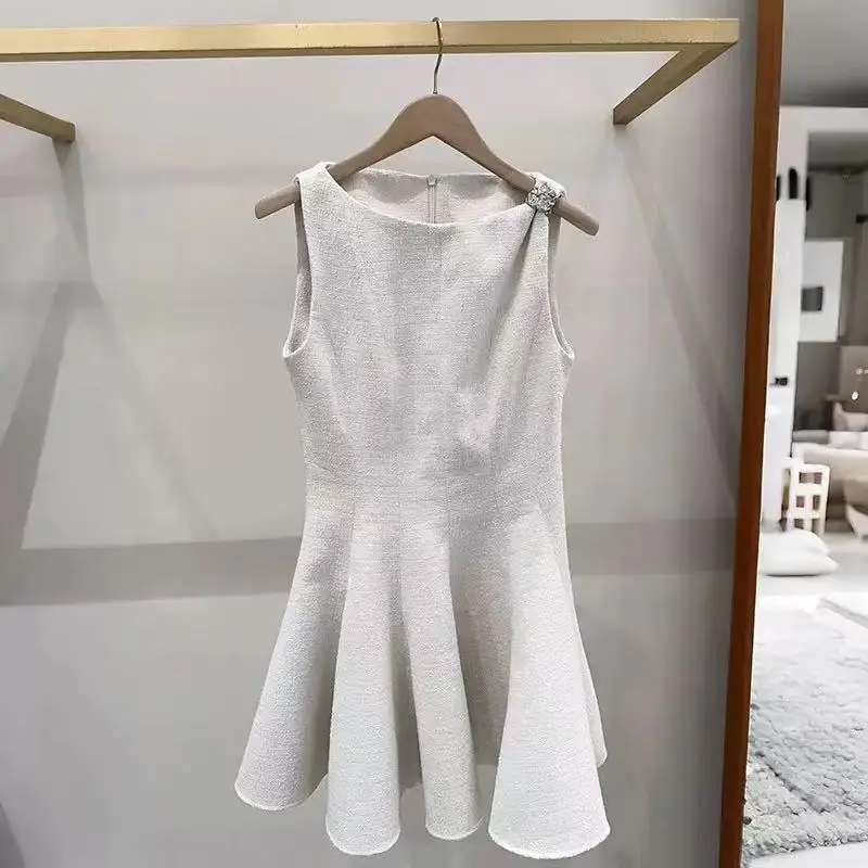 Elegant Early Spring Fashion round Neck Sleeveless Waist-Cinched Umbrella Skirt Dress Metal Decoration Versatile High Waist C...
Elegant Early Spring Fashion round Neck Sleeveless Waist-Cinched Umbrella Skirt Dress Metal Decoration Versatile High Waist C...