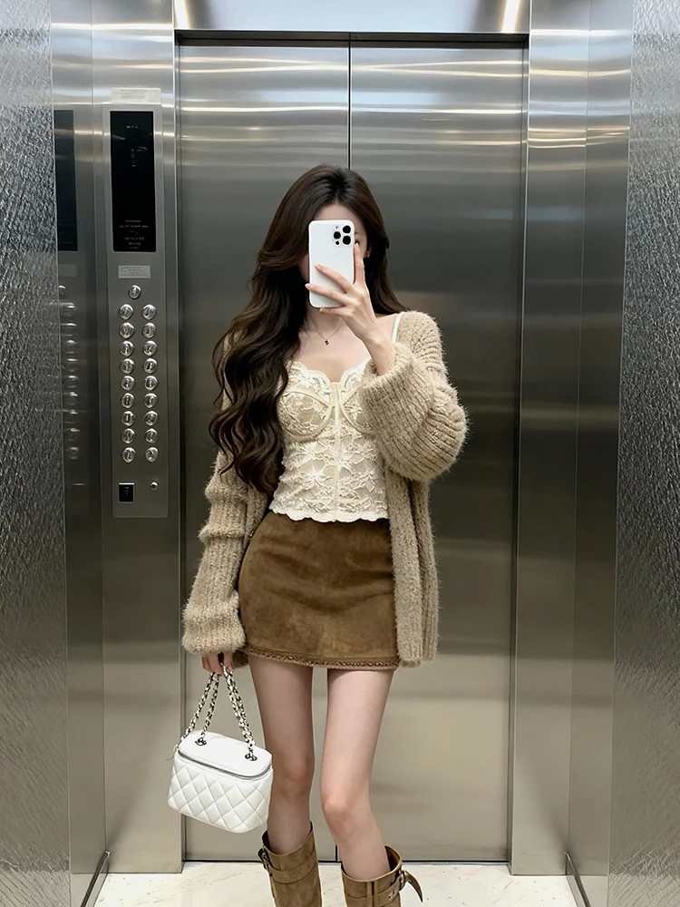 Корейский длинный вязаный кардиган-свитер для женщин, осенне-зимний, модный, приталенный, универсальный, для любого возраста, верхняя одежда
Корейский длинный вязаный кардиган-свитер для женщин, осенне-зимний, модный, приталенный, универсальный, для любого возраста, верхняя одежда