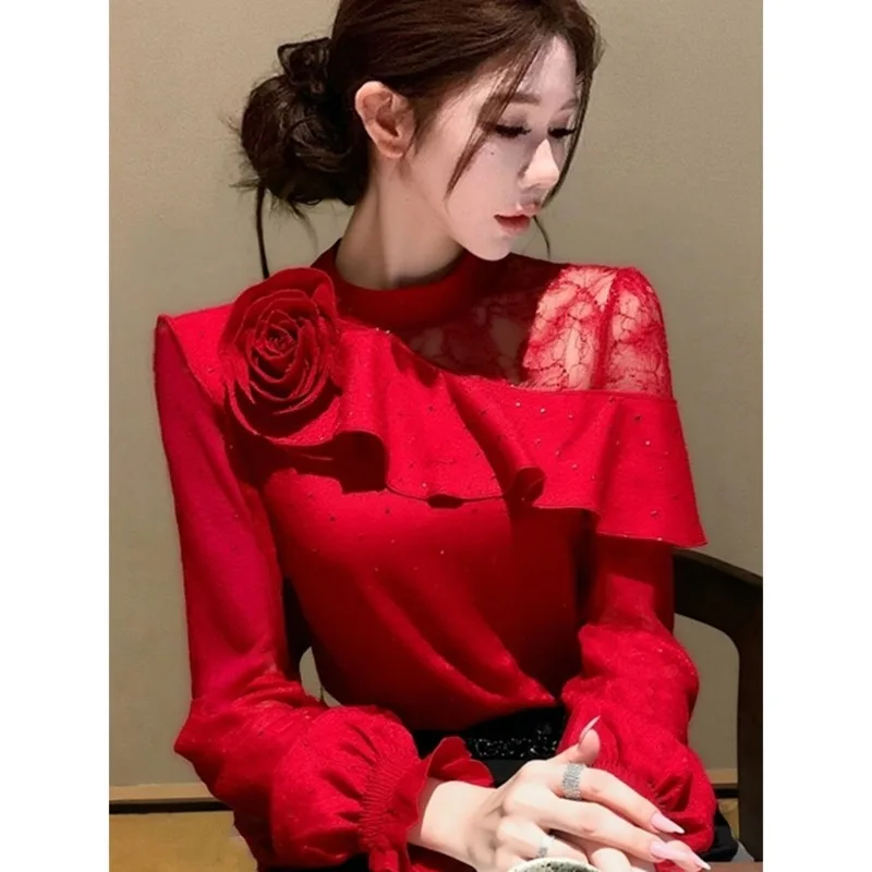 Новая зимняя коллекция: нежный и элегантный стиль. Это стильный и изысканный красный топ с кружевными вставками для женской одежды.
Новая зимняя коллекция: нежный и элегантный стиль. Это стильный и изысканный красный топ с кружевными вставками для женской одежды.